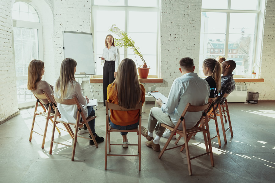 Klasik Eğitimden Modern Destek Sistemine: Online Eğitimde Mentörlük Yaklaşımı